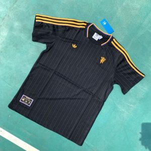 Man United Terrace icons shirt 2025