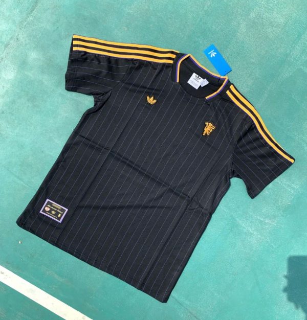 Man United Terrace icons shirt 2025